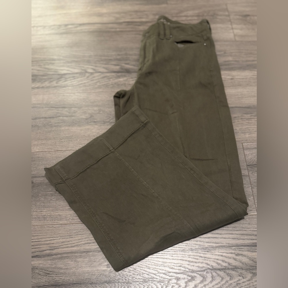 NWOT American Eagle Outfitters Women Wide Leg Size 4 Regular Olive Green